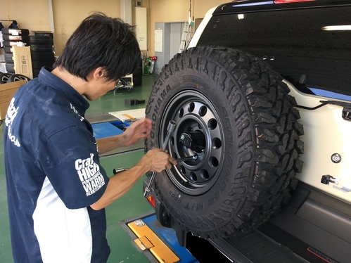 FJクルーザーに JAOS VICTRON TRIBE YOKOHAMA GEOLANDAR M/TG003